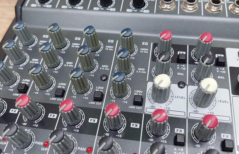 Behringer XENYX 1202 Mixer at BuynSellAVL