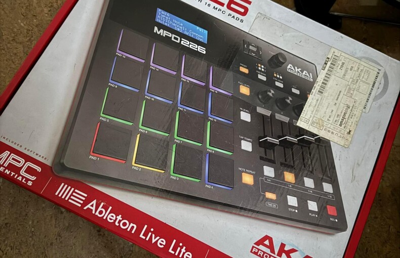 Akai Professional MPD226 USB Drum Pad Controller